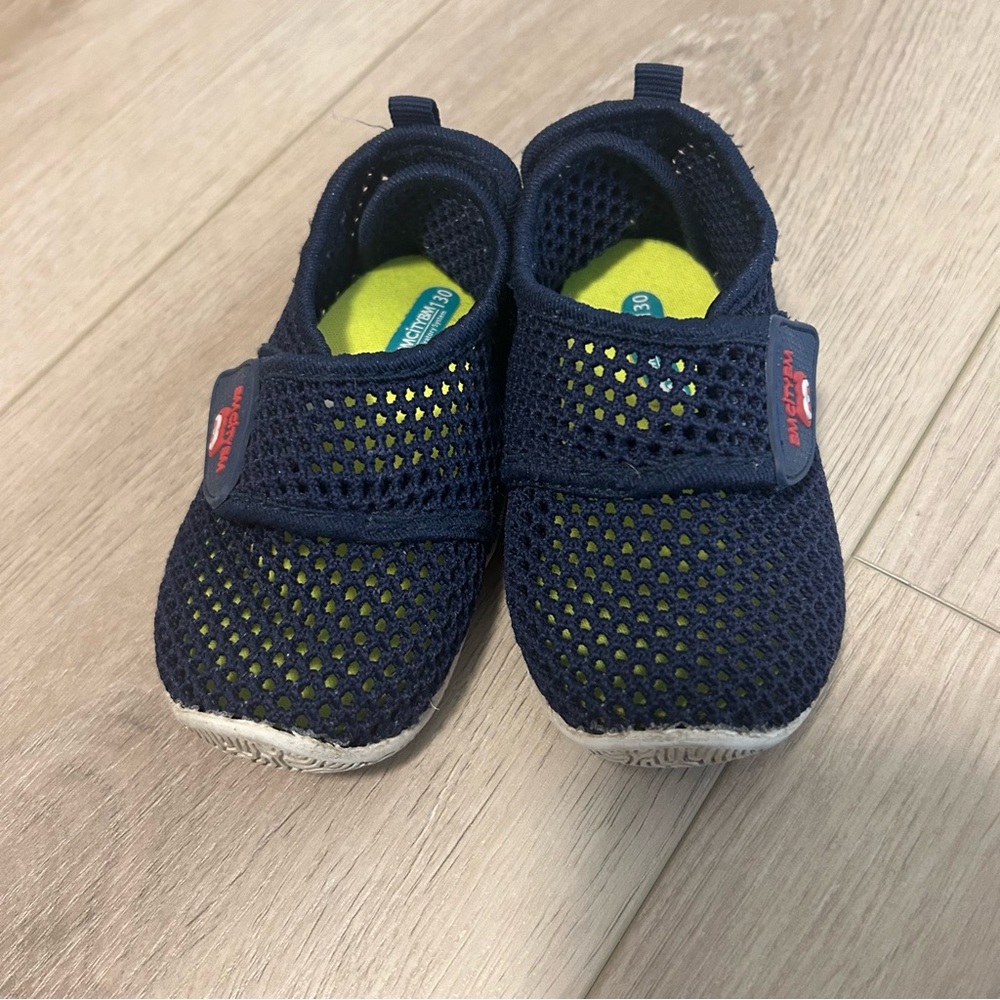 EUC Navy Kids Mesh Water/First Walker Shoes - size 5